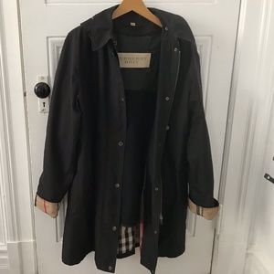 Classic Burberry Blk Trench Coat w/Lining Size 14